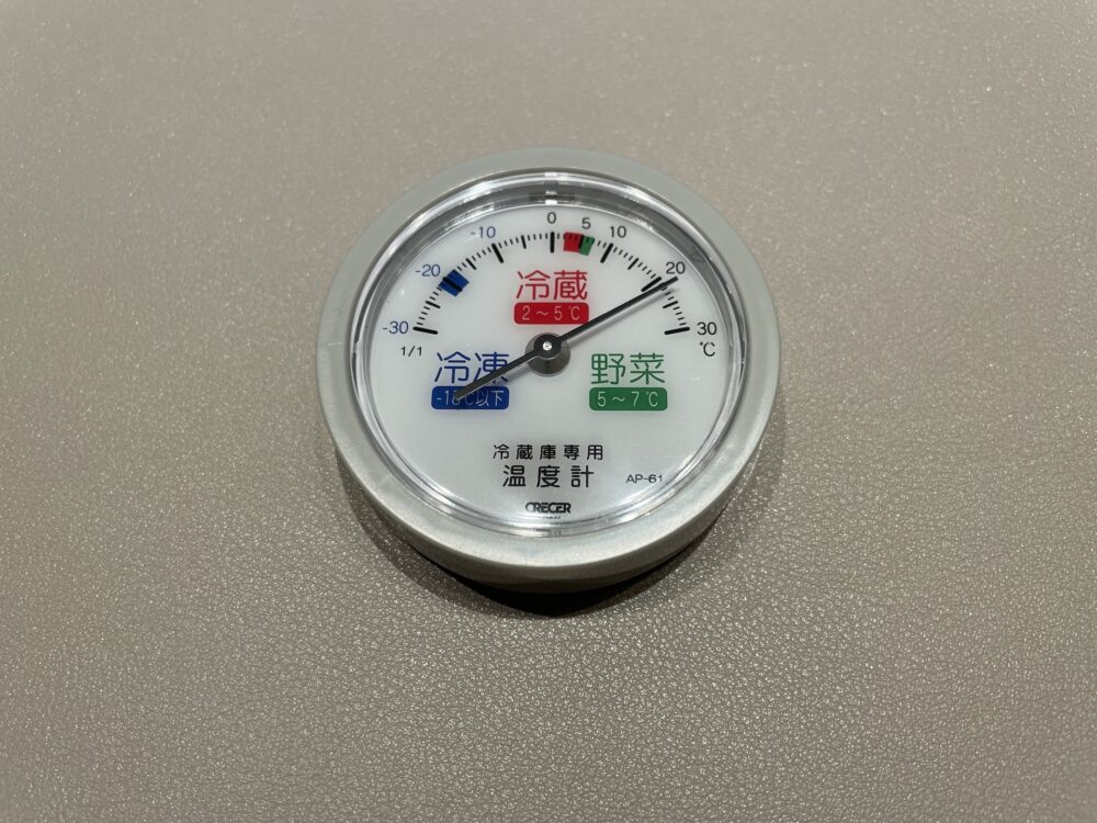 クレセル 冷蔵庫用温度計 AP-61の外観と付属品